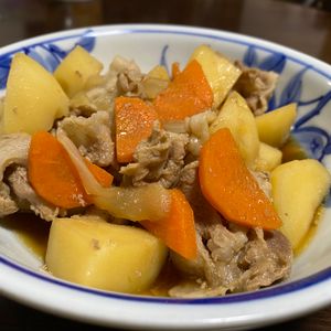 1465412料理経験3年生の作ってみた!投稿(【染みうま肉じゃが】食材３つで作る簡単和食♡)