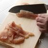 【レンジで5分💛】鶏むねと甘栗の甘酢あんの工程1