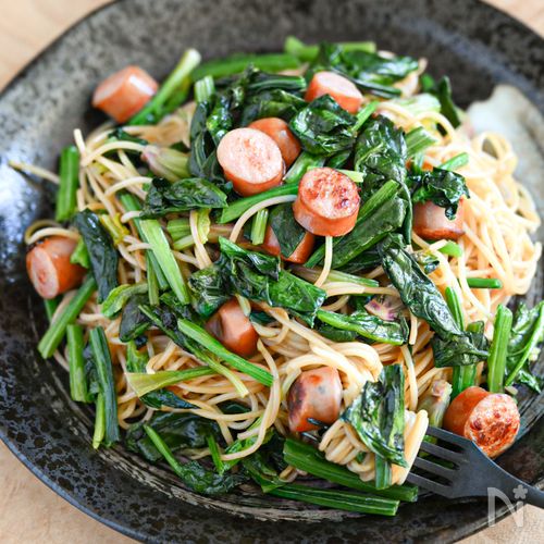 ぱぱっと作れる！ソーセージとほうれん草のパスタ