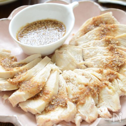 【レンチン蒸し鶏の生姜ごまダレ】レンジで簡単&しっとり♡