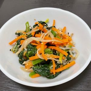 marikoの作ってみた!投稿(【ほうれん草と人参ともやしの3色ナムル】レンジで簡単☆)