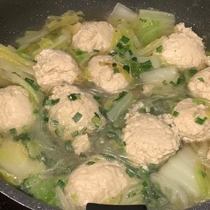 ニコの作ってみた!投稿(【くたくた白菜と鶏だんごのスープ】子供が喜ぶ♡︎簡単レシピ)
