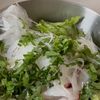 初夏の疲労回復に!【レタスと新玉ねぎとたこの梅レモンサラダ】の工程3