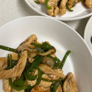 ミントミントの作ってみた!投稿(【胸肉とピーマンのオイスター炒め】ご飯がススム！)
