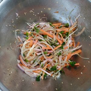 KUMIKOの作ってみた!投稿(【もやしの中華風サラダ】レンジで簡単◎切って和えるだけ♡)