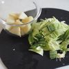 リクエストされる【じゃがいもとキャベツの甘辛ひき肉炒め】の工程1