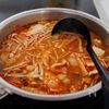 『豆腐と豚肉のピリ辛キムチスープ』炒めて煮るだけ♪簡単☆の工程3