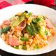 シャキシャキ美味しい！ウインナーとレタスのパラパラ炒飯