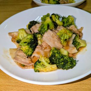joe sanの作ってみた!投稿(【ブロッコリーと豚肉の炒め煮】秒でなくなる)