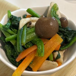 める🤎の作ってみた!投稿(レンジで5分！【小松菜ときのこの胡麻油お浸し】栄養満点副菜♩)