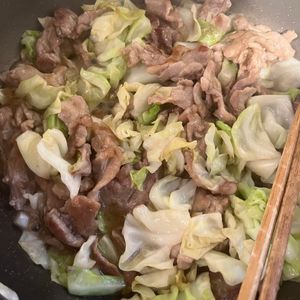 679332の作ってみた!投稿(行列の定食屋さんの🍚たっぷりキャベツと豚こまの生姜焼き🤩)