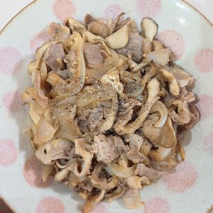 milkの作ってみた!投稿(【豚肉と新玉と舞茸のオイポン炒め】ご飯が進む簡単おかず♪)