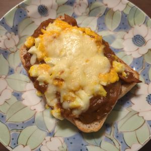 たりおの作ってみた!投稿(残りカレーやレトルトで簡単に！カレーチーズパン)