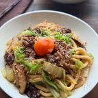 【すき焼き風焼きうどん】こっくり甘辛が美味しい！