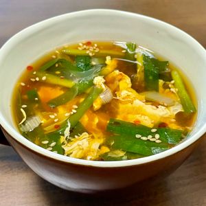 momoの作ってみた!投稿(ニラとネギの旨辛卵スープ【温まる♪卵がふわとろ】)