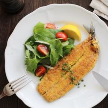 カレー粉と粉チーズが隠し味。秋刀魚のパン粉焼き。