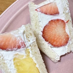ともとらの作ってみた!投稿(ヨーグルトクリームが爽やか♡絶品フルーツサンド)