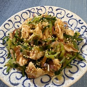 楽ラク手抜キッチン🐶🐾の作ってみた!投稿(【きゅうりと蒸し鶏の梅おかかポン酢】簡単さっぱり副菜！)