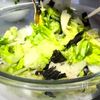 秒で消えた!レタスのごま油和えの工程2