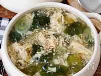 定番！ワカメとねぎの中華風たまごスープ