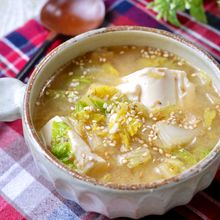 『白菜と崩し豆腐の胡麻味噌スープ』