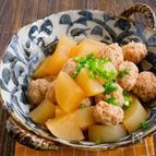 ほっこり癒し系おかず♪大根と鶏団子の煮物