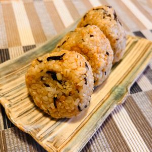 puricoの作ってみた!投稿(我が家の最強おにぎり
やみつき天かす塩こんぶおにぎり)