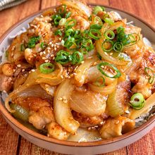 味濃い系◎【鶏もも肉と玉ねぎのごま味噌にんにく炒め】