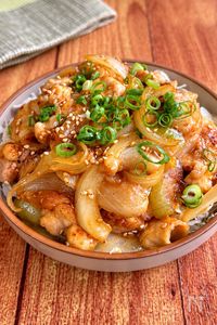味濃い系◎【鶏もも肉と玉ねぎのごま味噌にんにく炒め】