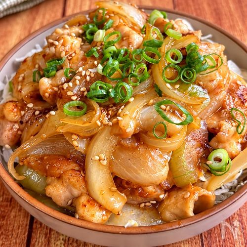 味濃い系◎【鶏もも肉と玉ねぎのごま味噌にんにく炒め】