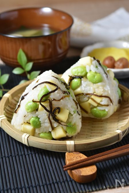 枝豆とチーズと塩昆布のおにぎり