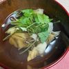 ゆっこの作ってみた!投稿(白だしで簡単!舞茸と三つ葉のすまし汁)