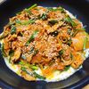 ナムディの作ってみた!投稿(【チーズまみれ♡豚バラとマロニーのトマキム炒め】食卓へどーん)