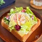 【朝食に】レタスたっぷり！とろ〜り半熟卵トースト