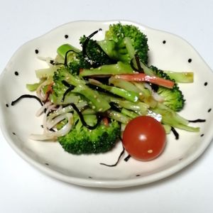 706758の作ってみた!投稿(レンジで5分！【ブロッコリーとカニかまの塩昆布和え】)