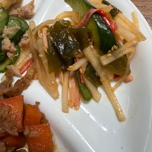 毎日料理大変の作ってみた!投稿(居酒屋風《手が止まらん♡大根サラダ》)