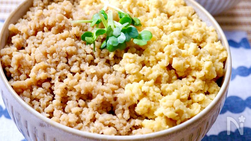 5分で絶品！【王道の鶏そぼろ丼】簡単・混ぜるだけ♡ | レシピサイトNadia