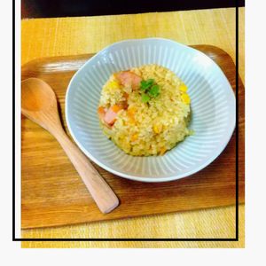 チョロリスの作ってみた!投稿(フライパンでピラフ風♡『ウインナーのカレーピラフ風炒飯』)