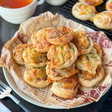 【冷凍豆腐で作るくるくるミートチーズパイ】節約/かさまし