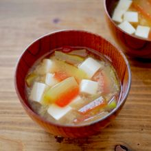 すいかの皮と豆腐の味噌汁
