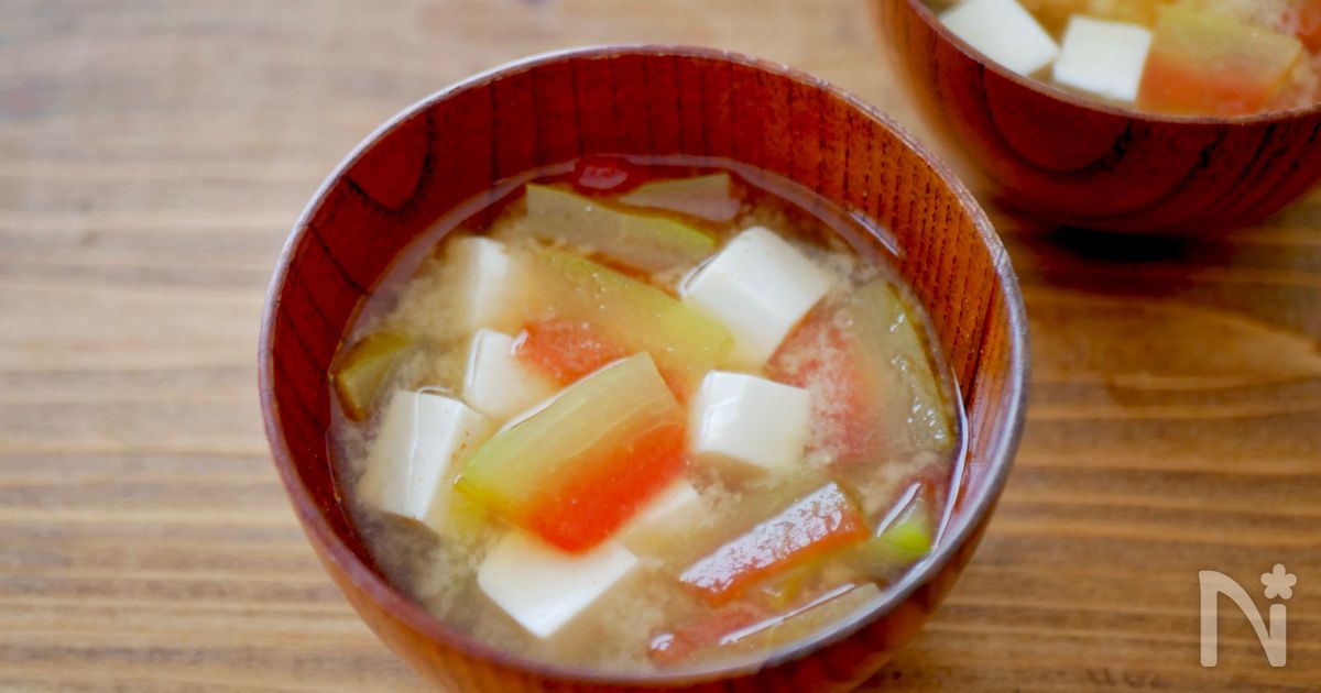 すいかの皮と豆腐の味噌汁