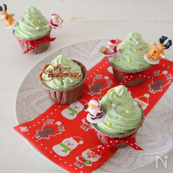 抹茶ホワイトチョコ♪クリスマスツリーのカップケーキ