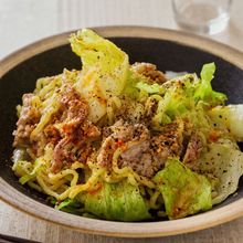 レンジで簡単！旨だれ豚とレタスの和え麺