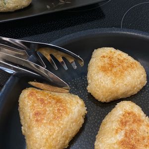 1119559の作ってみた!投稿(【絶品焼きおにぎり】かつお節が決めて！冷めても美味しい！)
