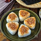 「豚みそ三角おにぎり」新米にジュワッと♡