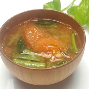 とのちゃまの作ってみた!投稿(さっぱりおいしい♡『トマトと小松菜のお味噌汁』)