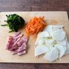 冬野菜でほっこり【ほうれん草とベーコンのスープ】の工程1