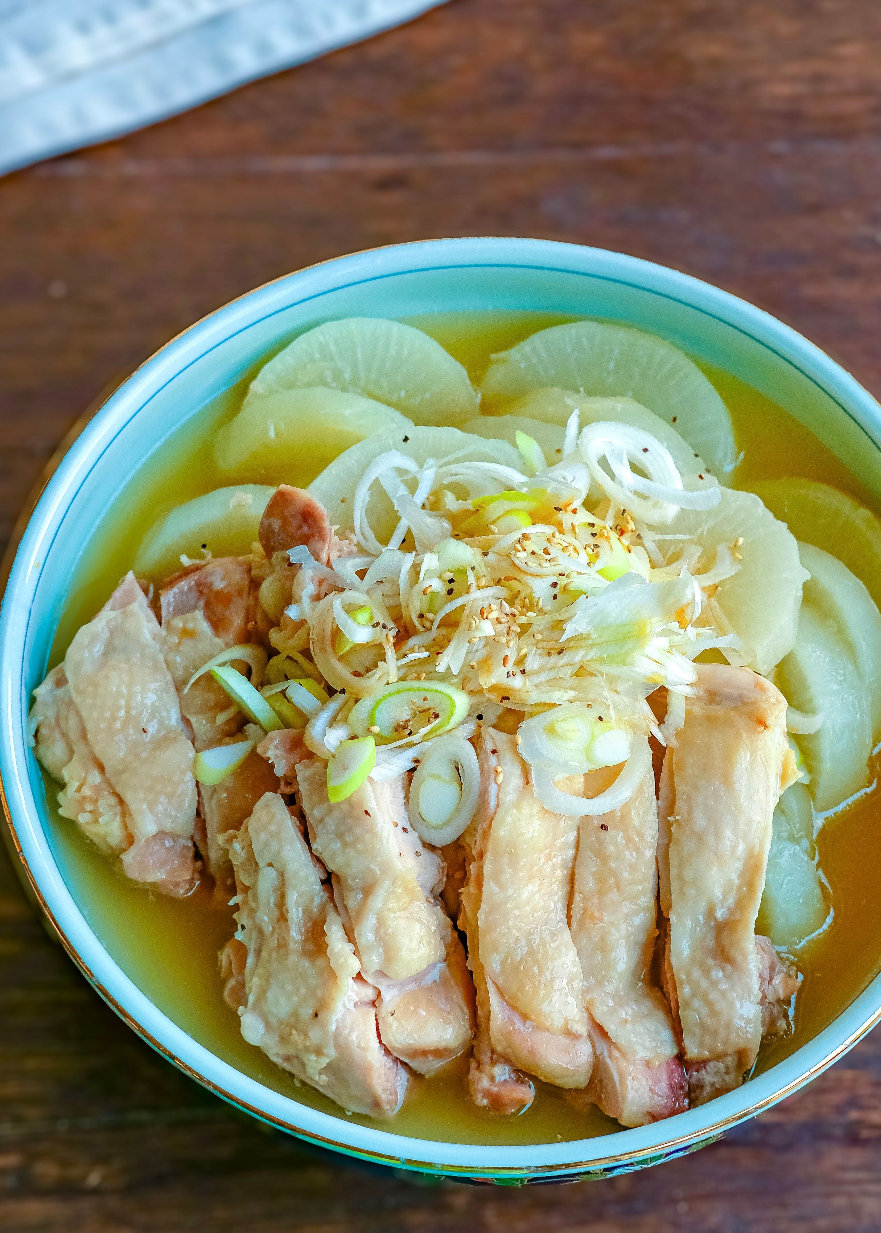 重ねて蒸し煮｜大根と鶏肉のうま塩蒸し煮 | レシピサイトNadia