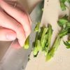生がおいしい!【春菊と牛肉の韓国風サラダ】の工程1