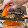 子どもがやみつき!レンジで簡単【無限にんじん】の工程1